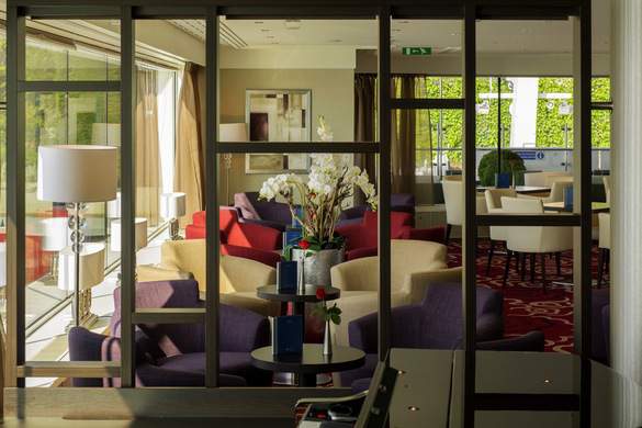 Avalon Waterways, Avalon Illumination Panorama Lounge 3.jpg